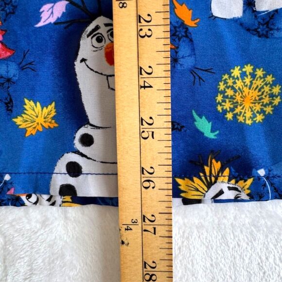 Disney Frozen Women’s 3XL SS Blue Olaf Print Scrub Top V-Neck Holiday Xmas Snow - Picture 6 of 7